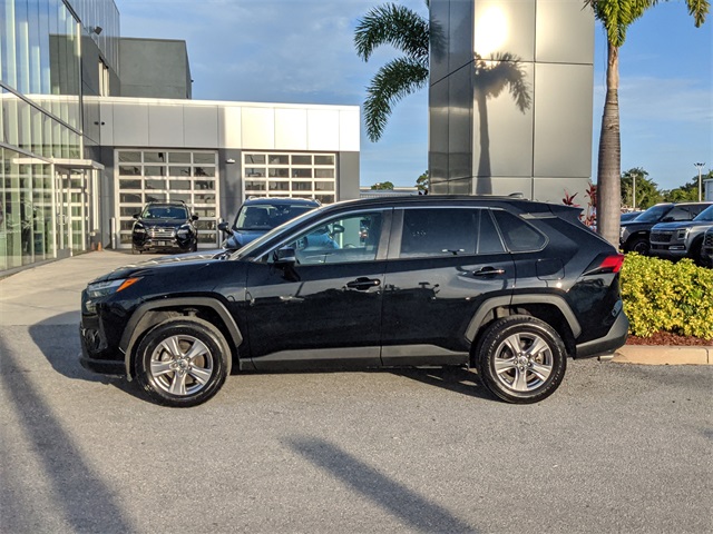 2023 Toyota RAV4 XLE photo 3