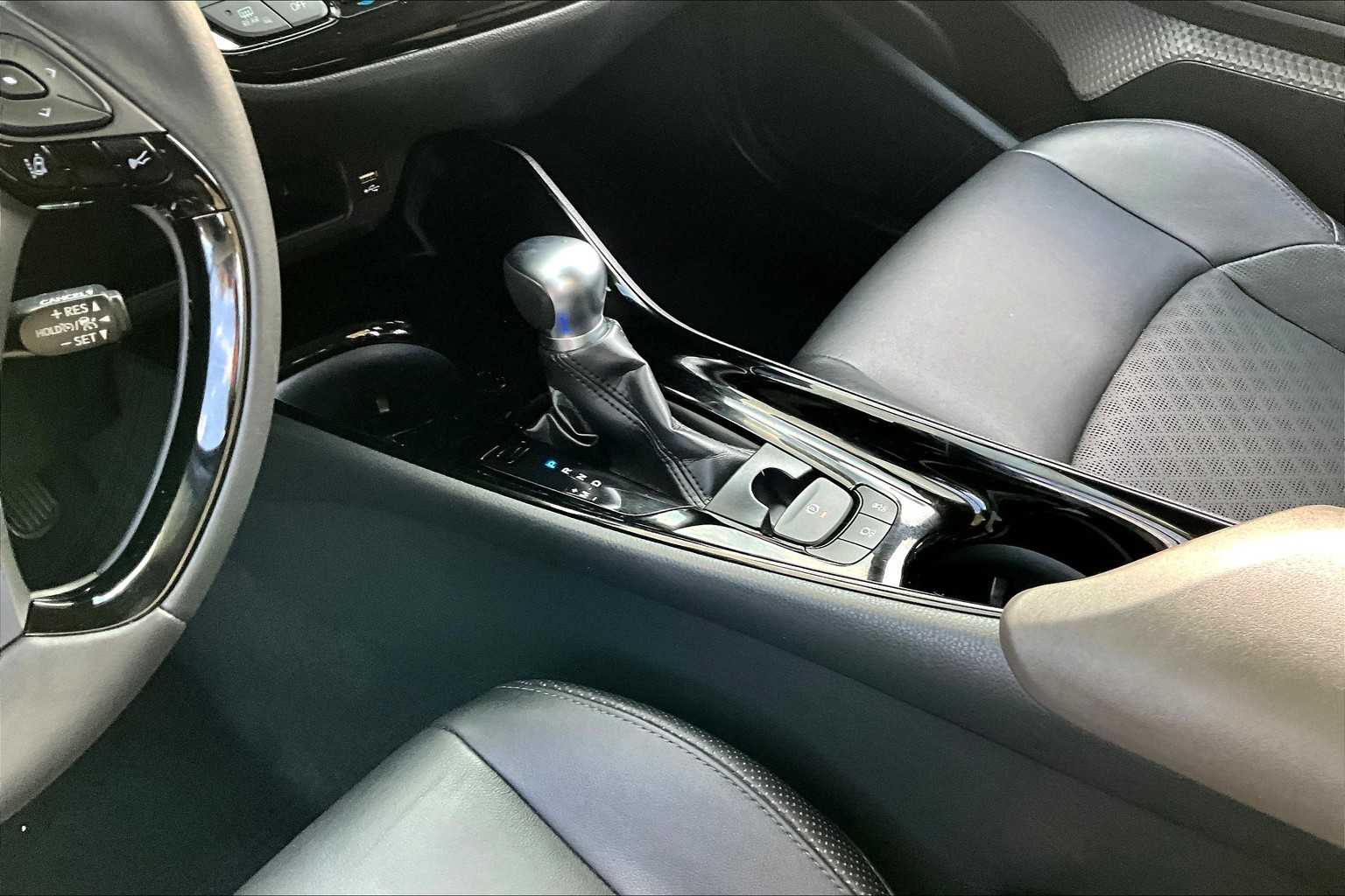 2020 Toyota C-HR Limited photo 16
