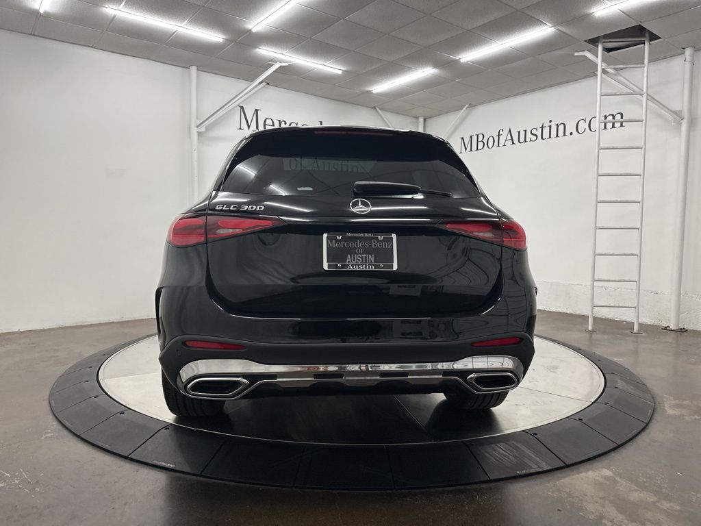 2025 Mercedes Benz GLC 300 photo 2