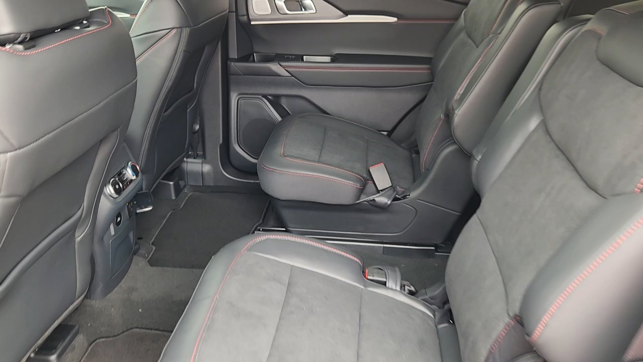 2025 Ford Explorer ST photo 11