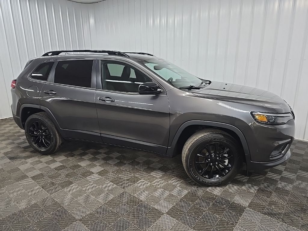 2023 Jeep Cherokee Altitude Lux's photo