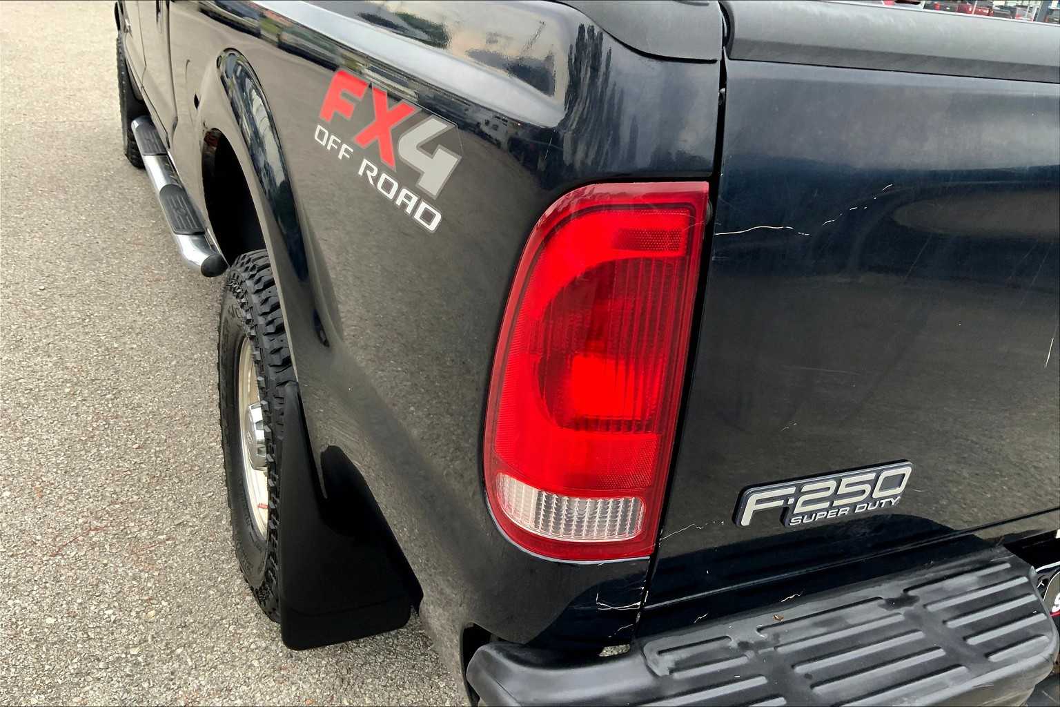 2003 Ford F-250 XLT photo 25