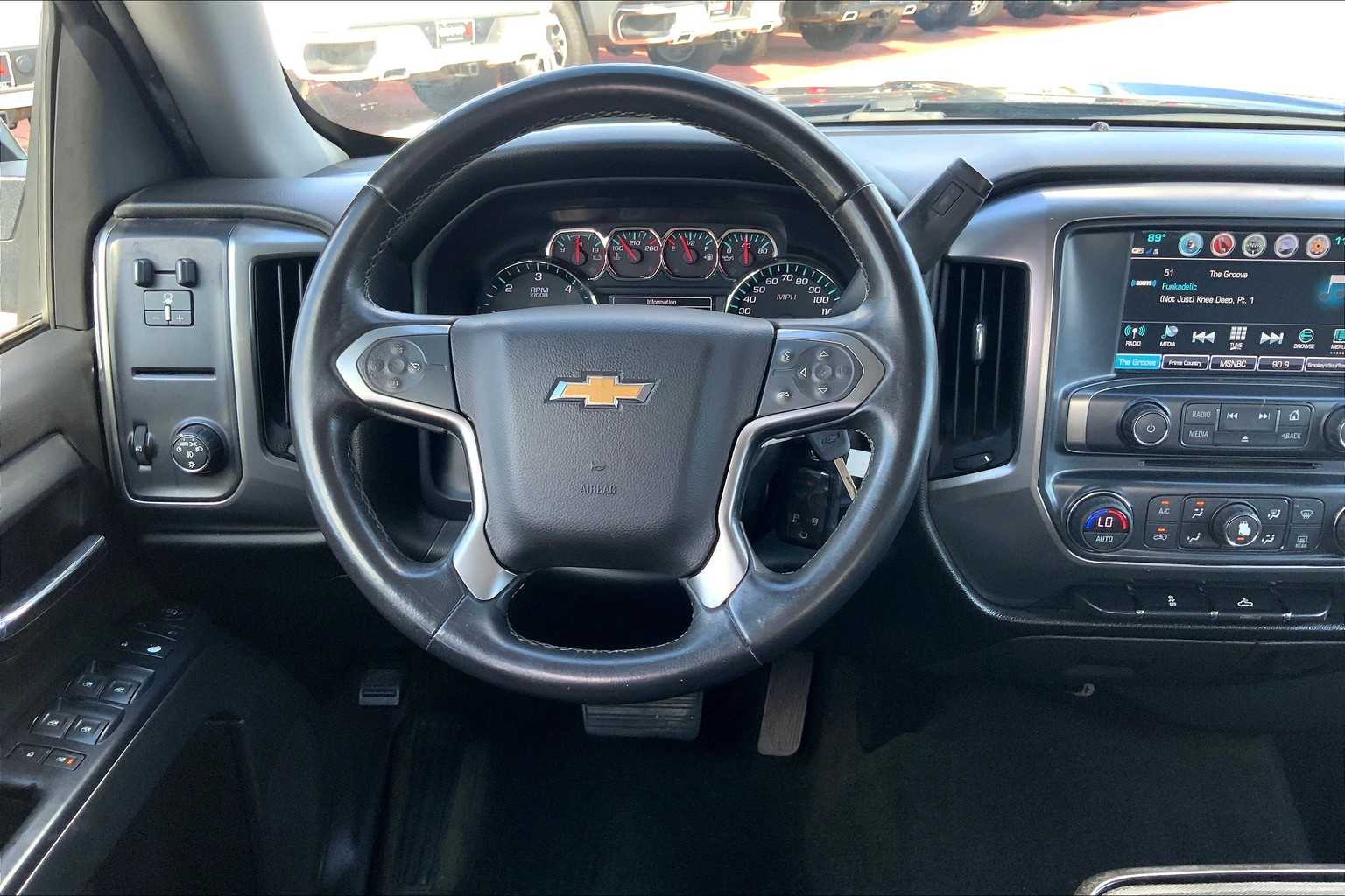 2017 Chevrolet Silverado 1500 LT photo 3