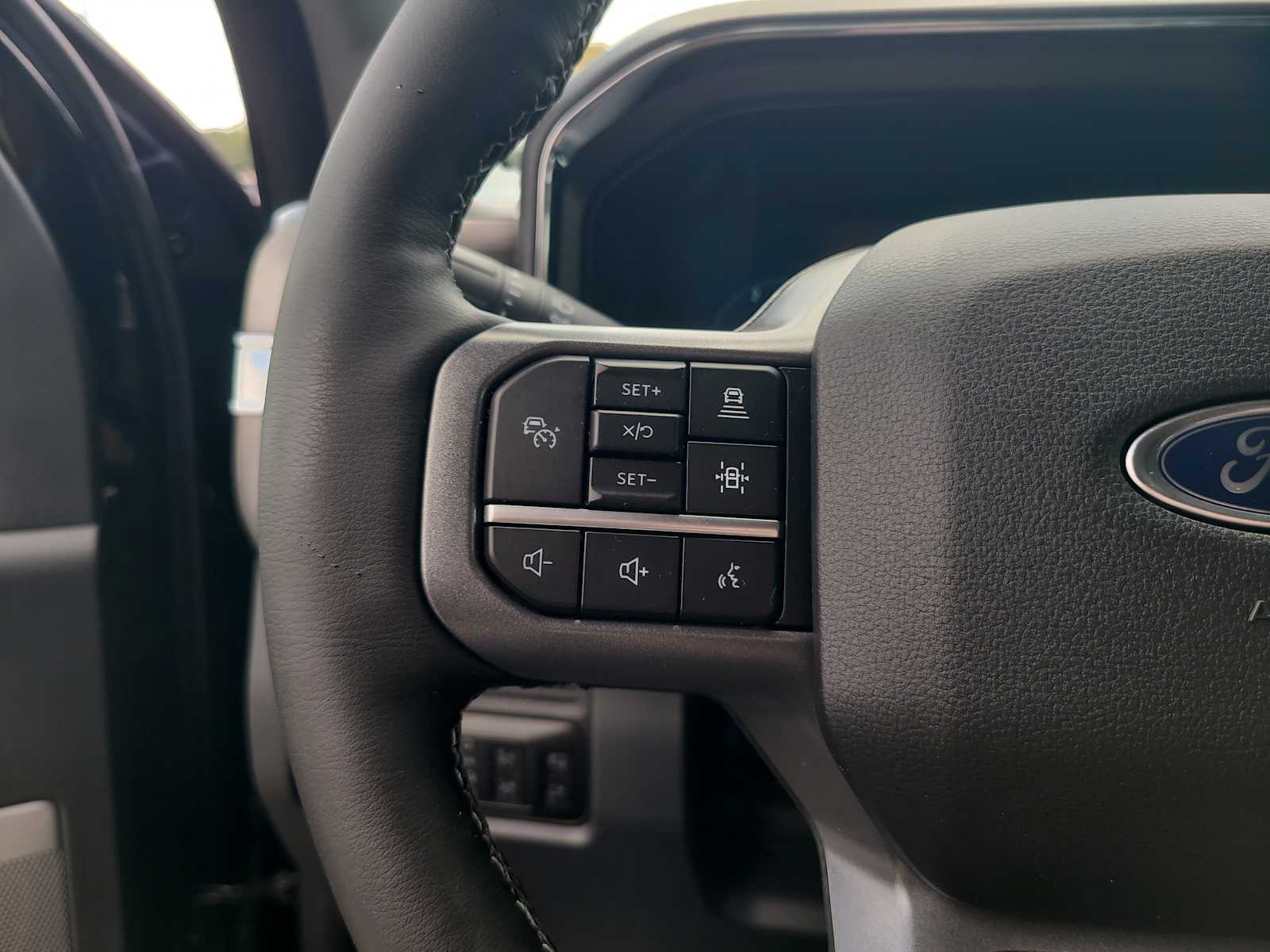 2025 Ford F-250 Lariat photo 3