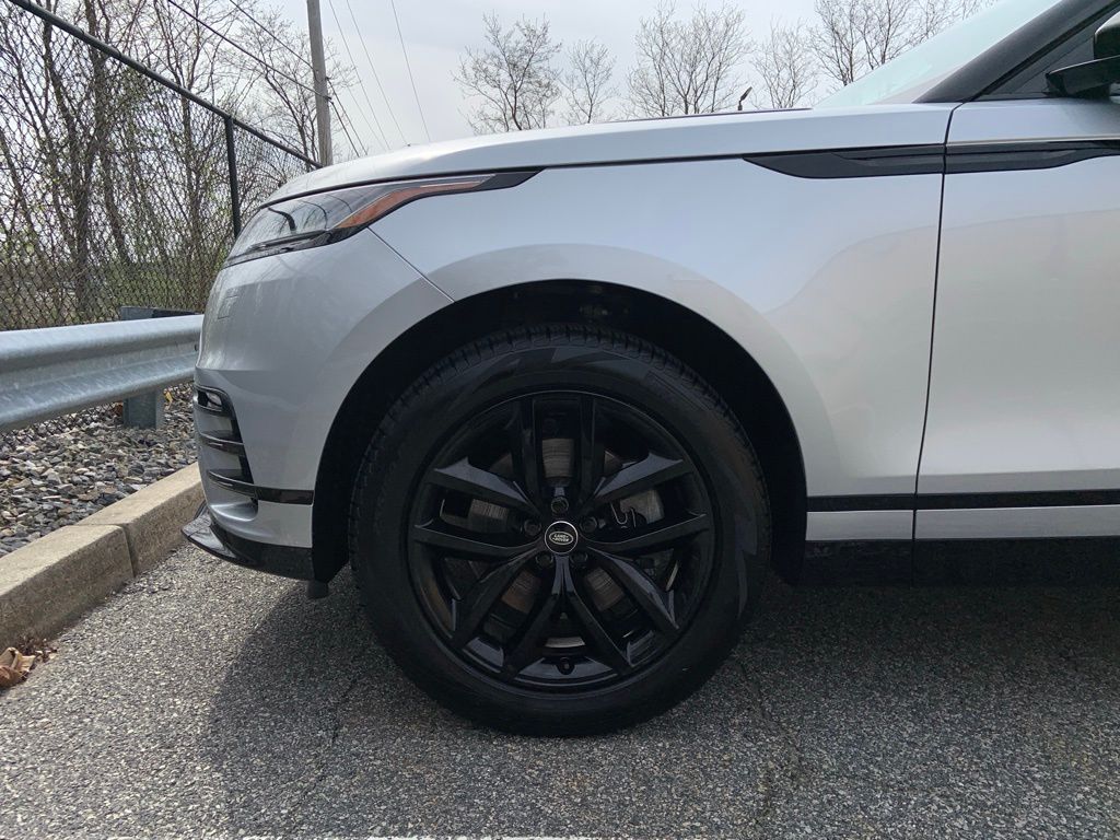 2025 Land Rover Range Rover Velar SE photo 9