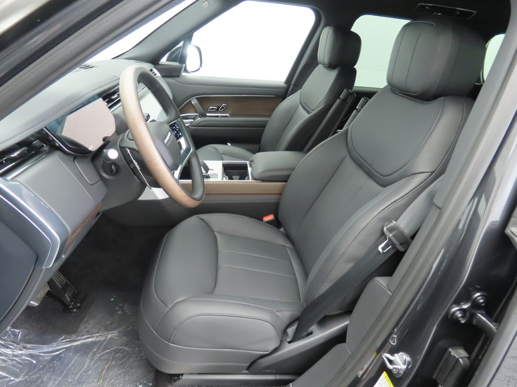 2025 Land Rover Range Rover SE photo 17