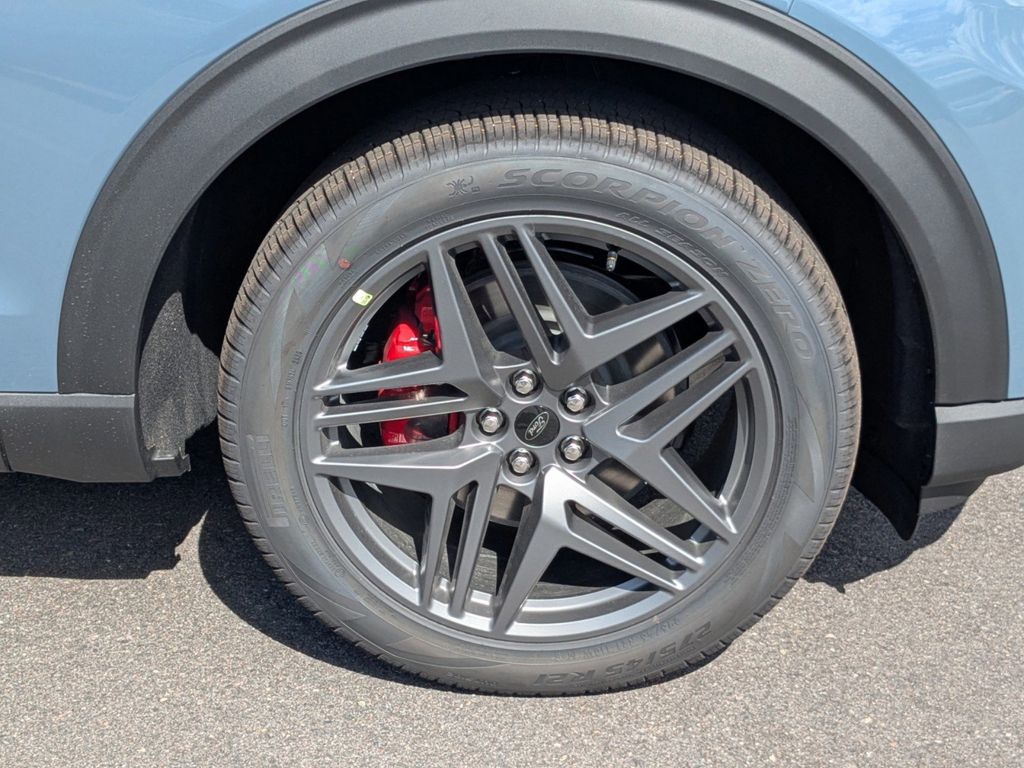2025 Ford Explorer ST-Line photo 10