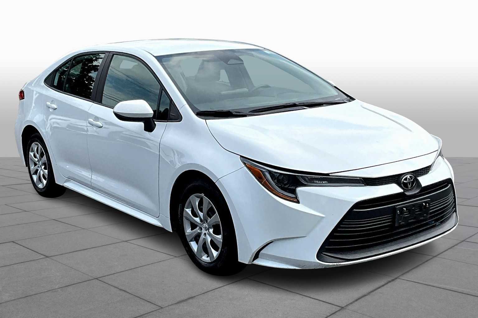 2023 Toyota Corolla LE photo 2