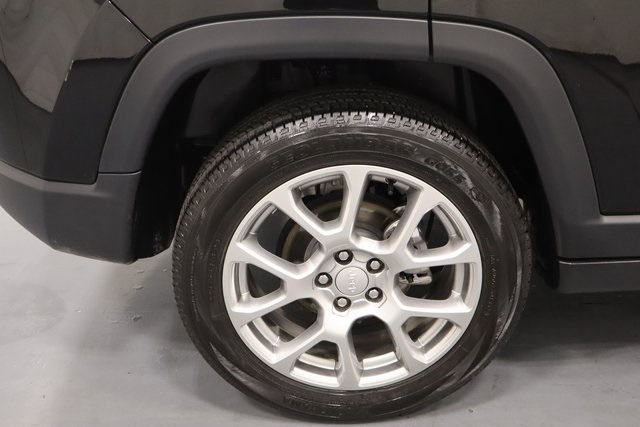 2023 Jeep Compass Latitude Lux photo 25