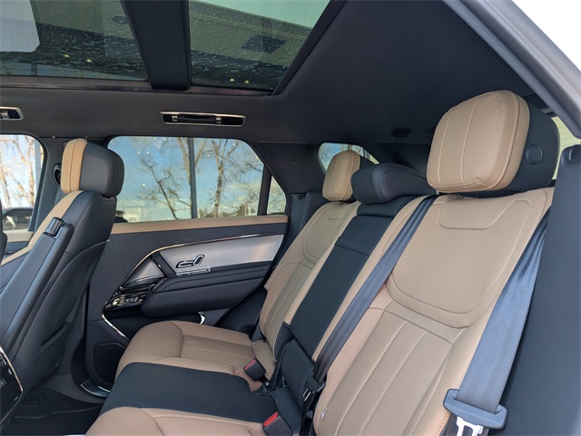 2025 Land Rover Range Rover Sport SE photo 6