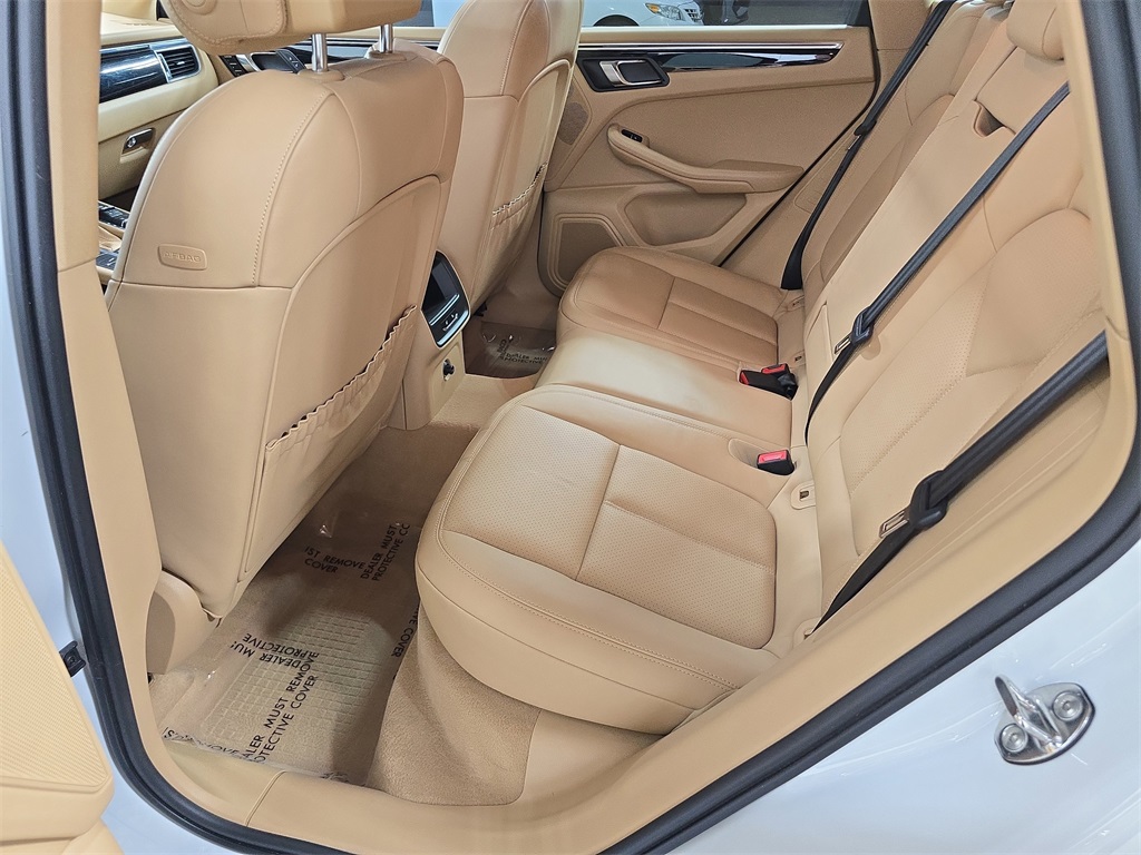 2015 Porsche Macan S photo 22