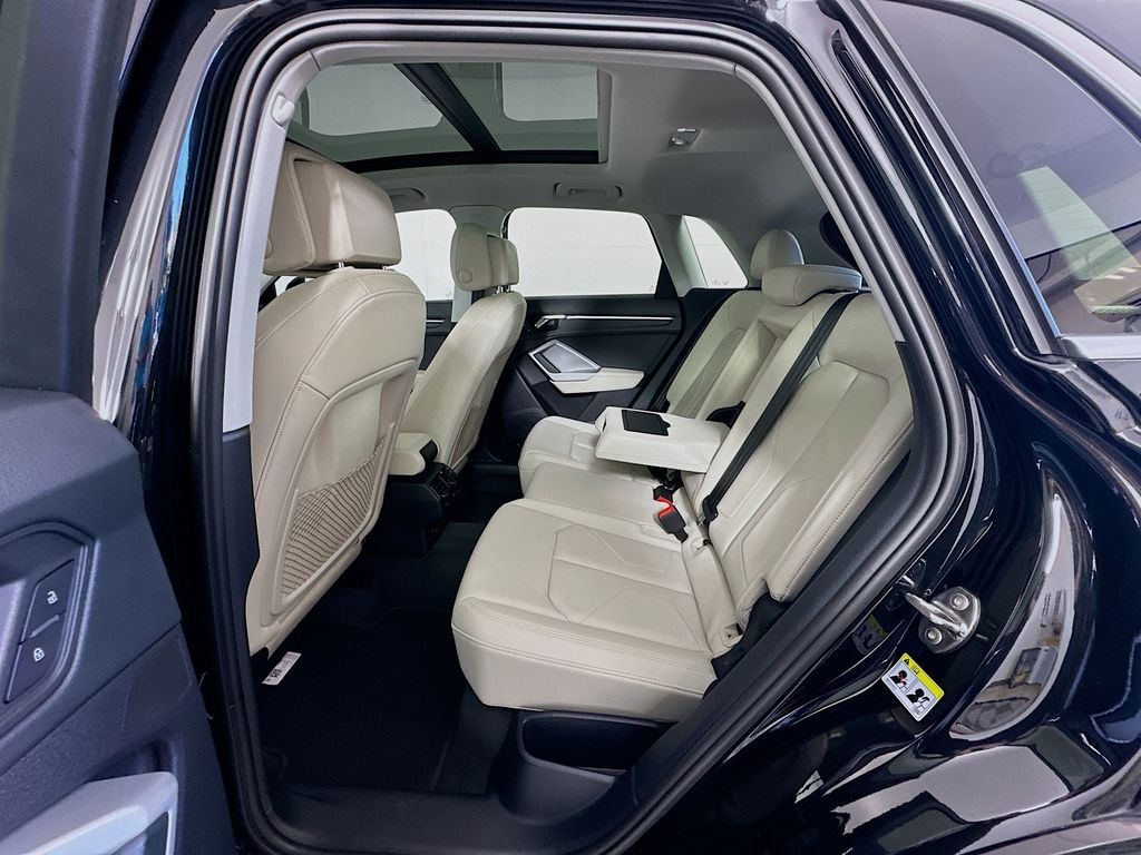 2022 Audi Q3 45 TFSI S line Premium photo 25