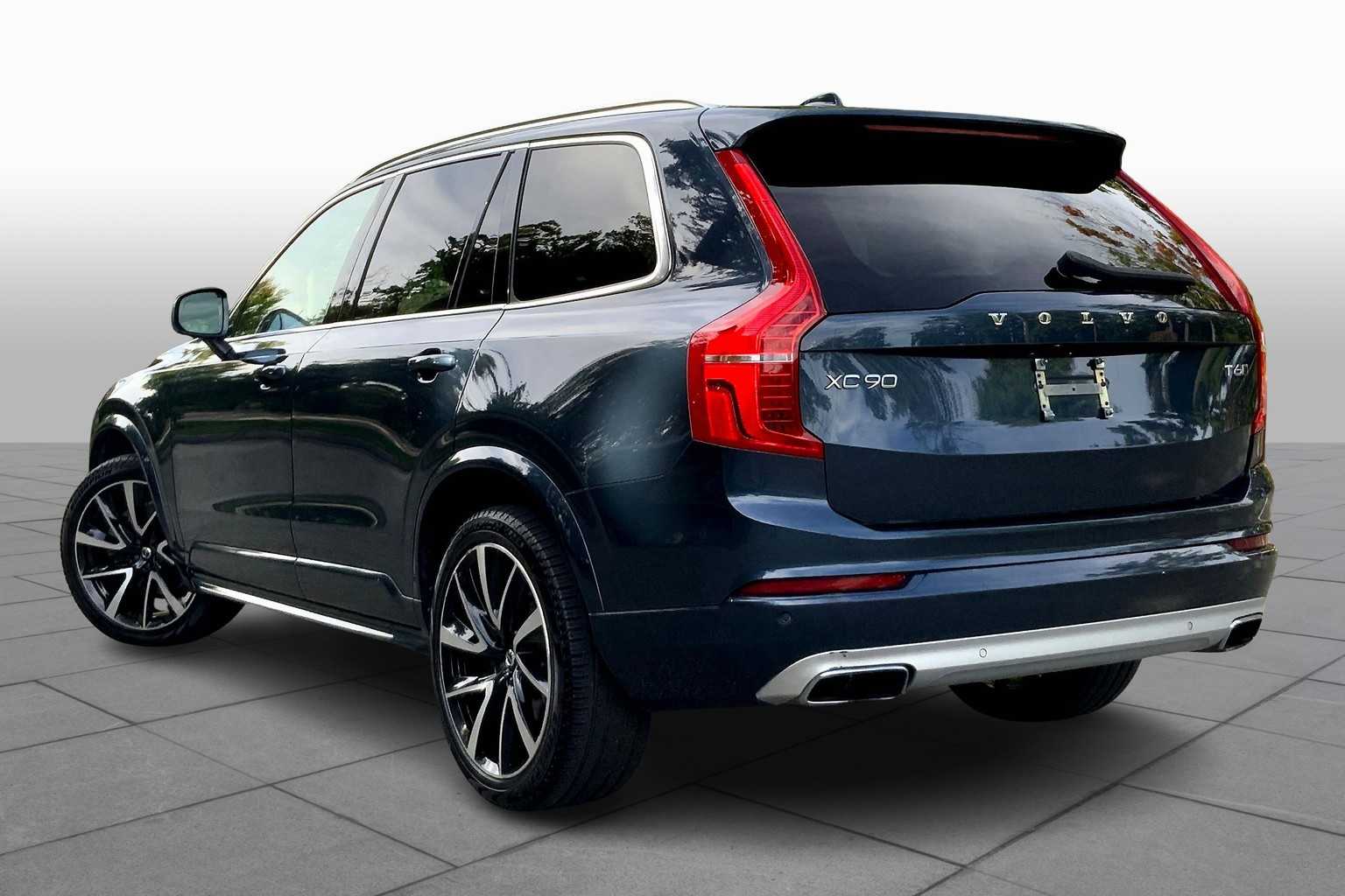 2020 Volvo XC90 Momentum photo 9