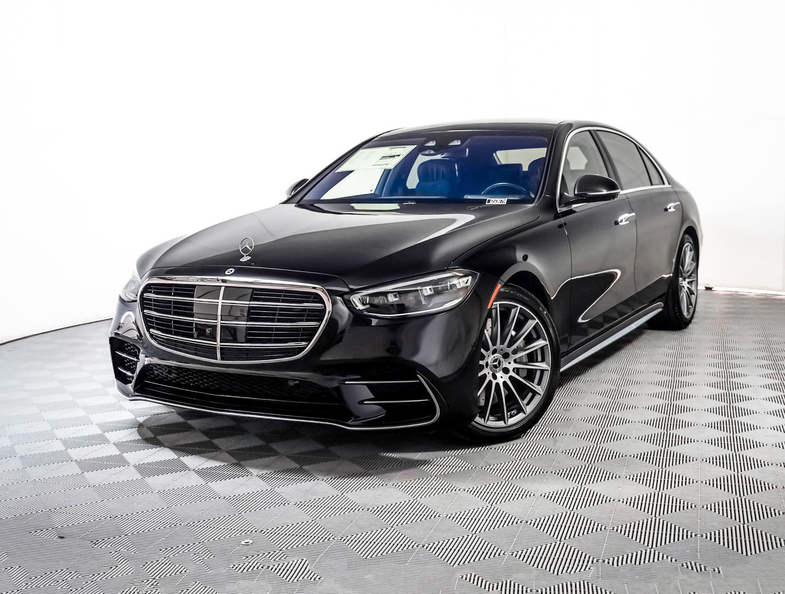 2025 Mercedes-Benz S-Class S 580's photo