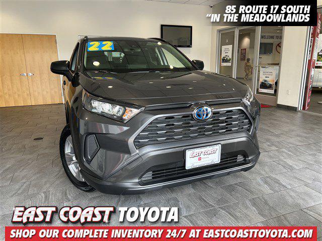 2022 Toyota RAV4 LE's photo