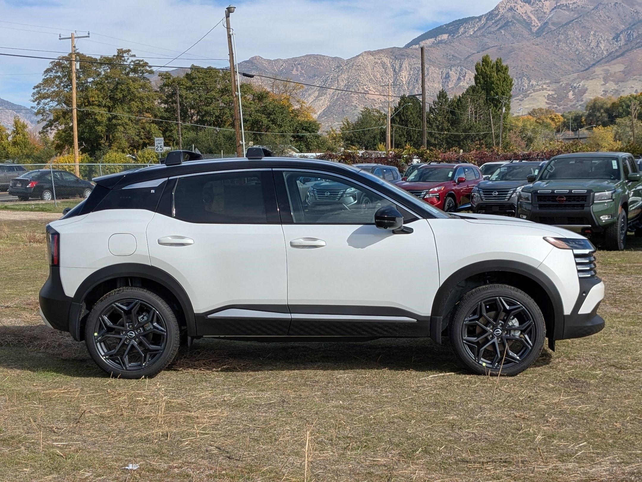 2026 Nissan Kicks SR photo 2