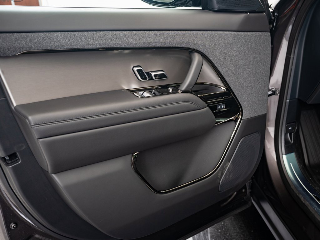 2025 Land Rover Range Rover Sport SE photo 19
