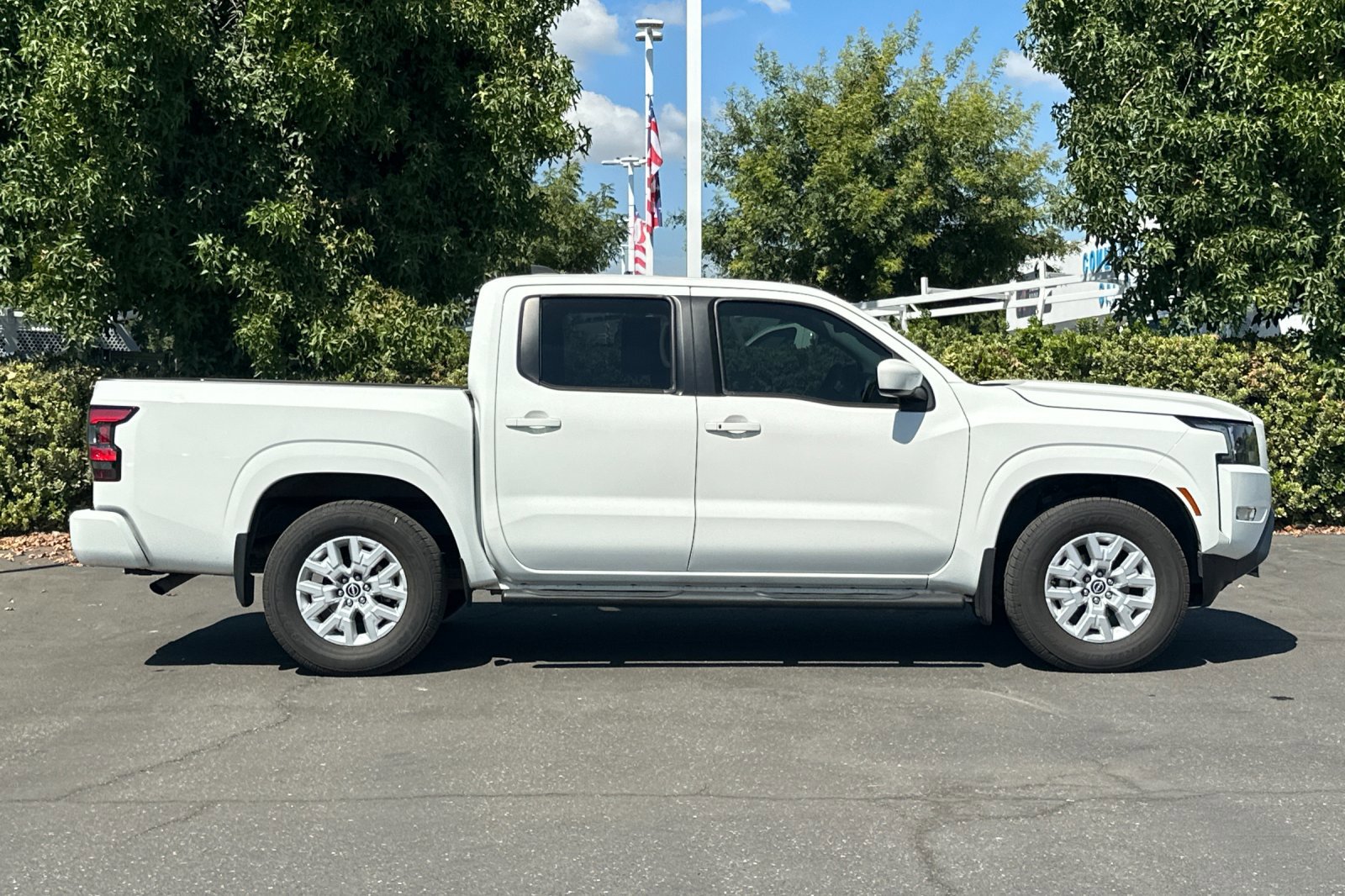 2022 Nissan Frontier SV photo 3