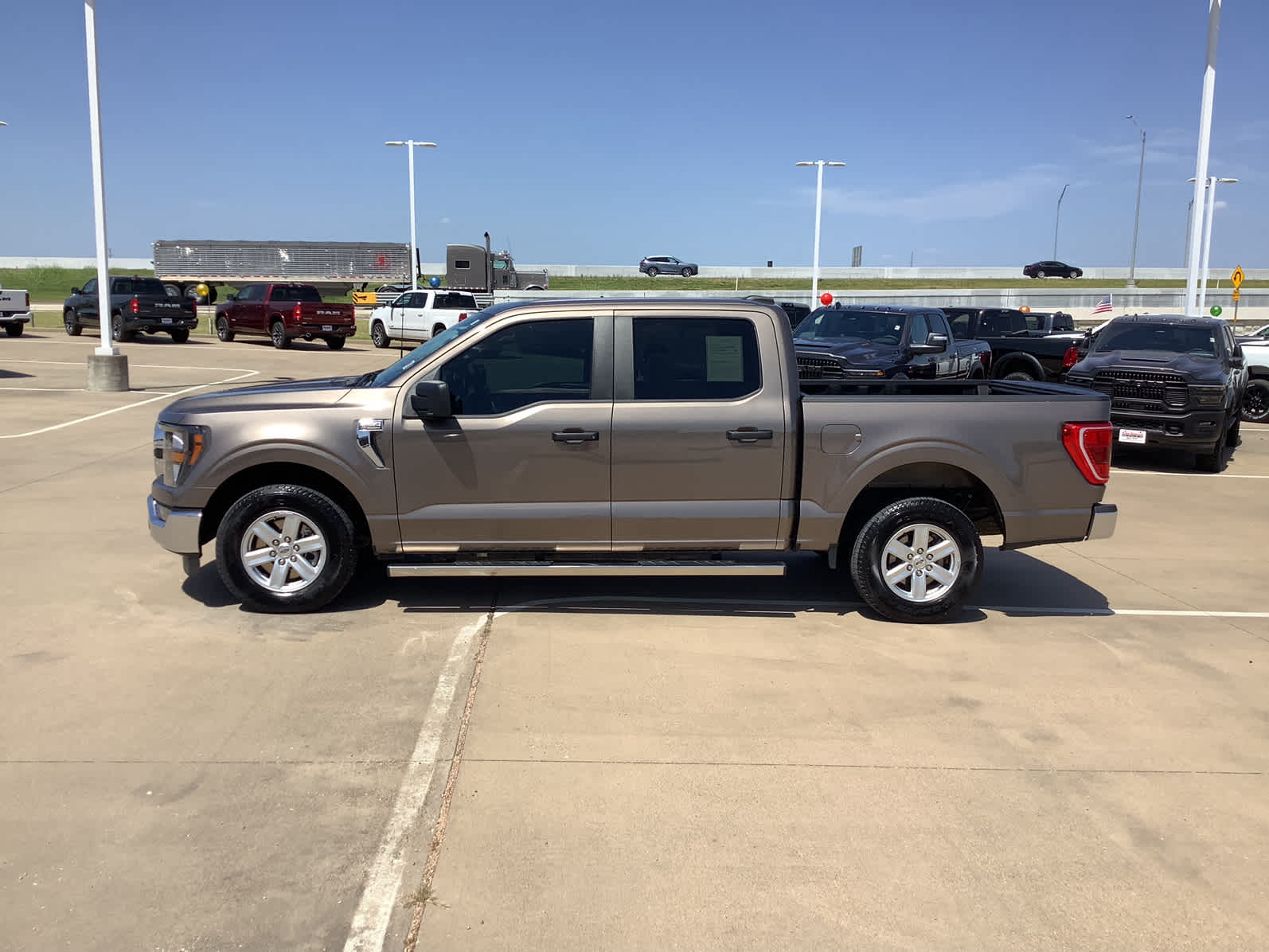 2023 Ford F-150 XLT photo 10
