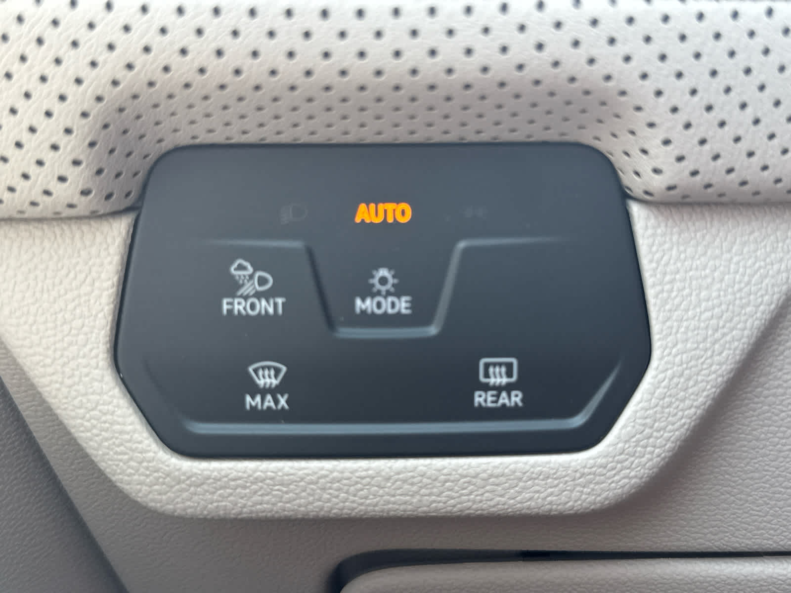 2025 Volkswagen Atlas SE Technology photo 22