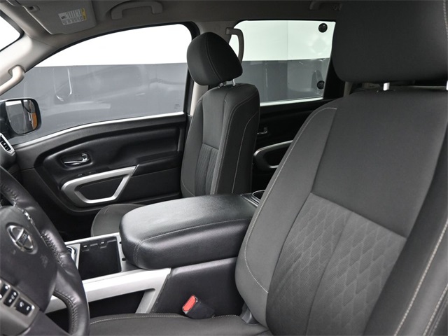2017 Nissan Titan SV photo 9