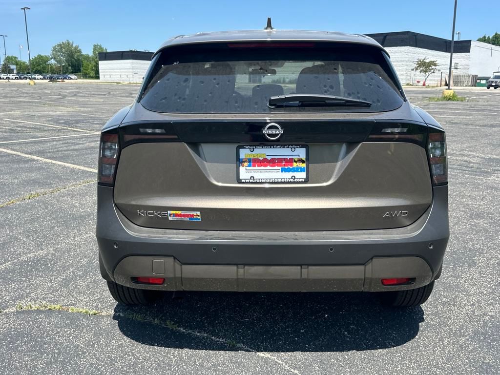 2025 Nissan Kicks SV photo 4