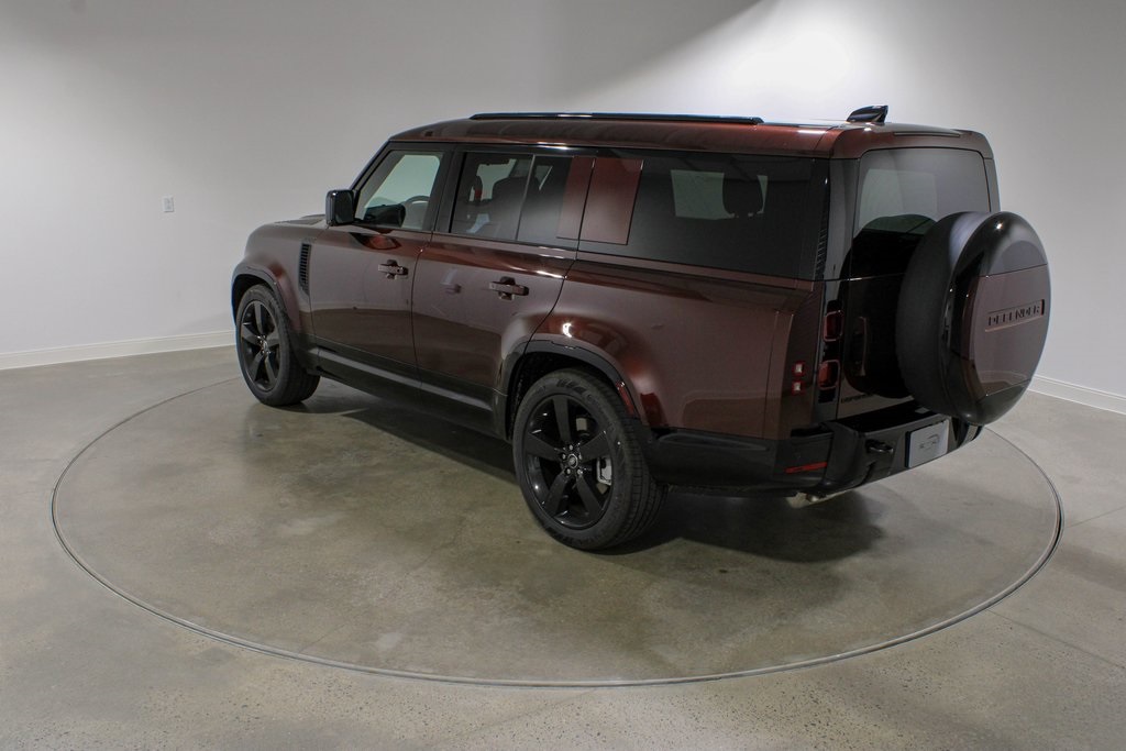 2025 Land Rover Defender 130 X-Dynamic SE photo 3