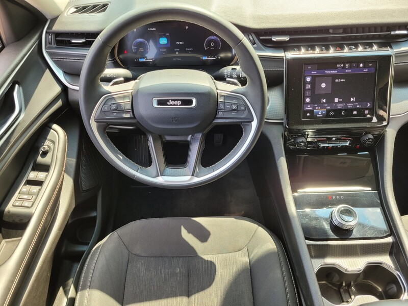 2023 Jeep Grand Cherokee Laredo photo 11