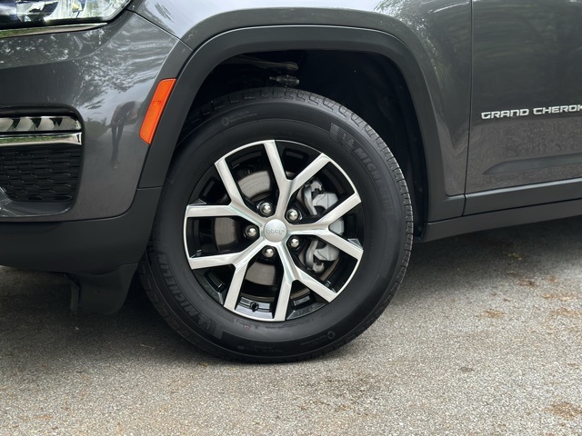 2024 Jeep Grand Cherokee Limited photo 2
