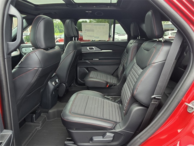 2025 Ford Explorer ST-Line photo 6