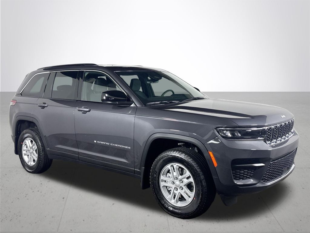 2025 Jeep Grand Cherokee Laredo photo 4