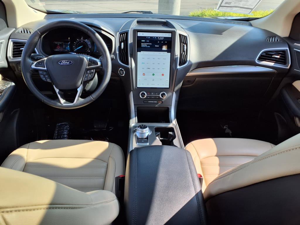 2022 Ford Edge SEL photo 4