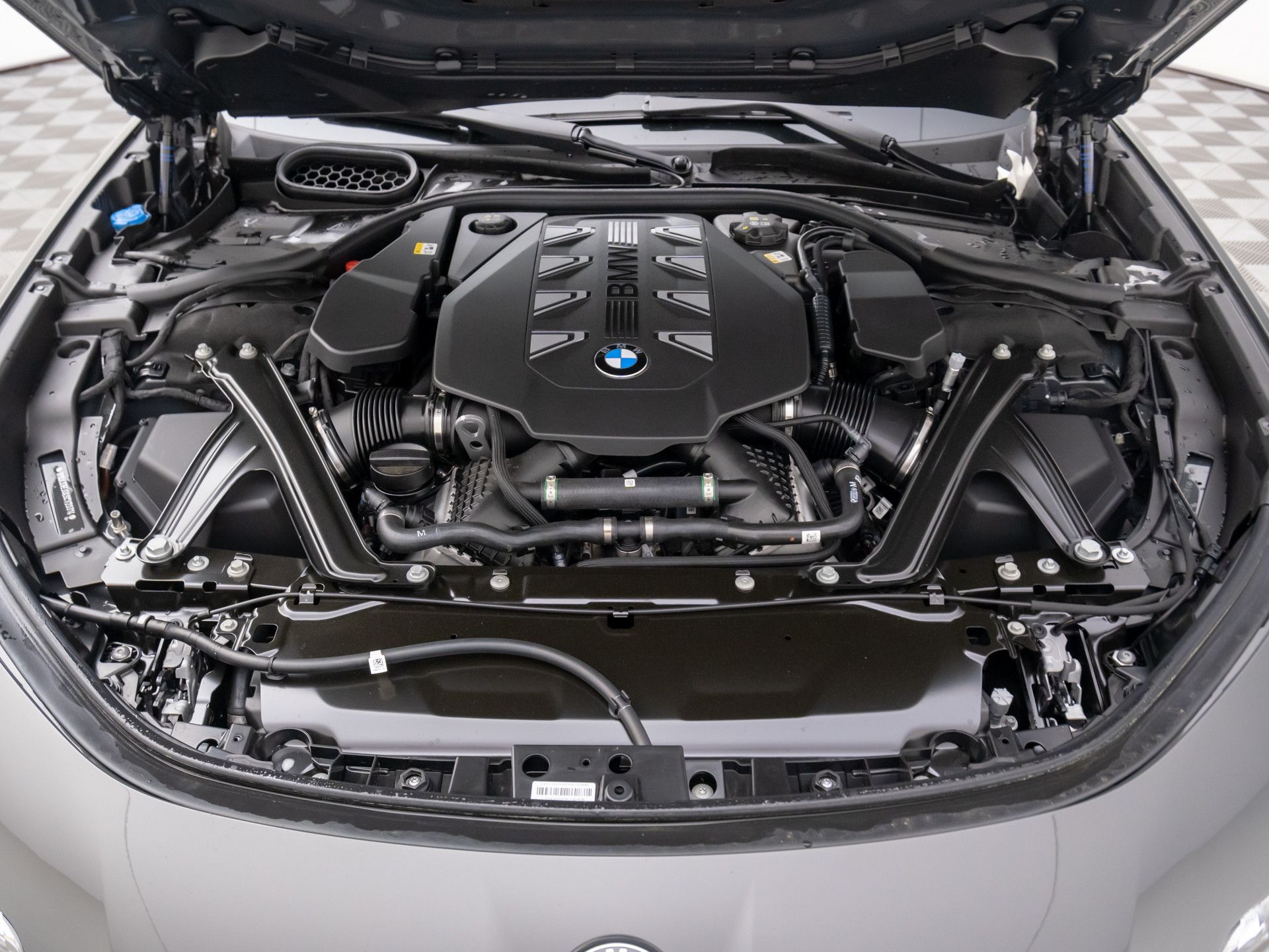 New 2025 Dravit Grey Metallic BMW 760i xDrive image 27