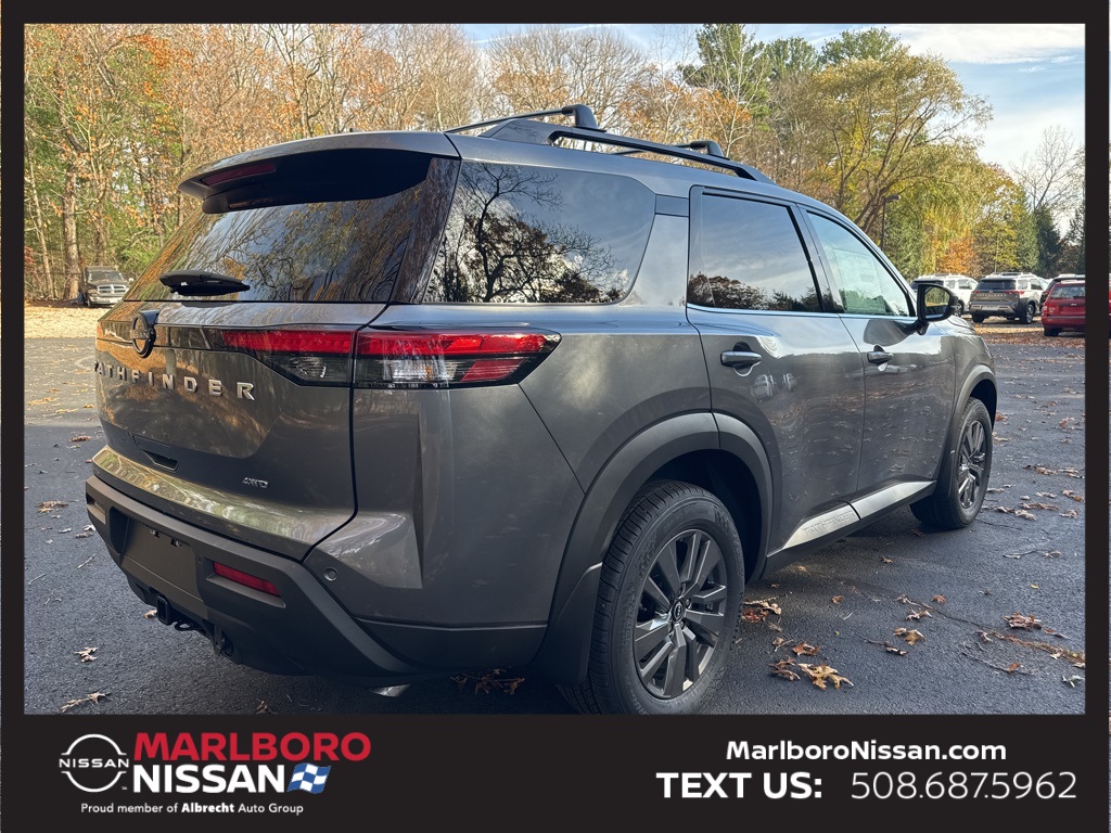 2025 Nissan Pathfinder SV photo 2