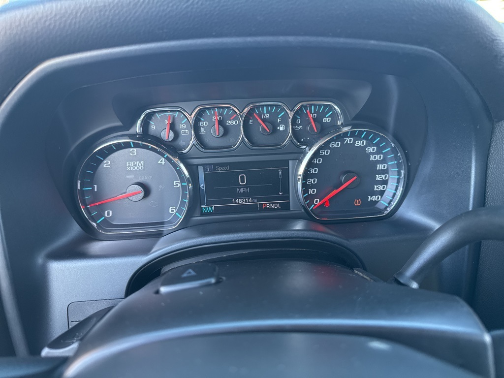 2018 Chevrolet Silverado 1500 LT photo 2