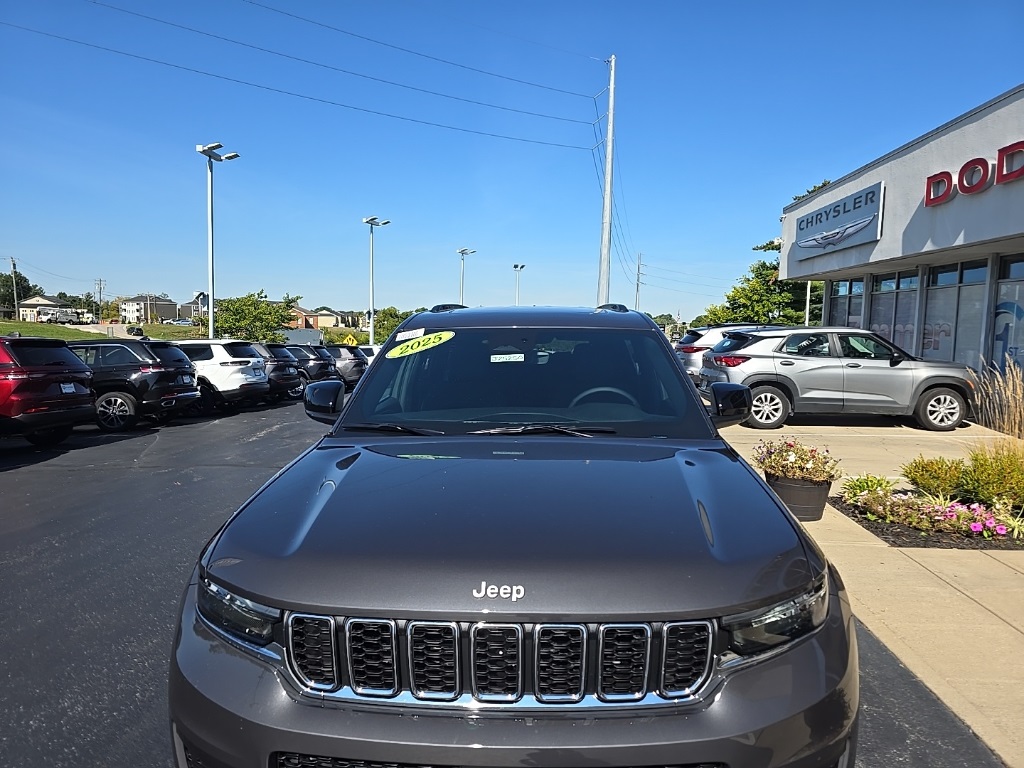 2025 Jeep Grand Cherokee Laredo X photo 4