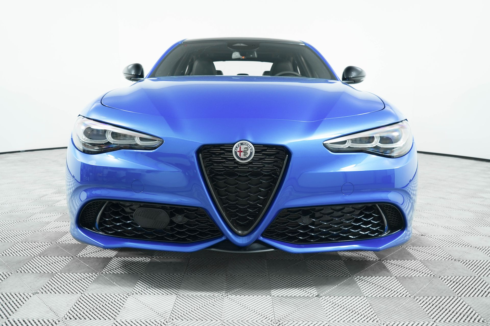 2025 Alfa Romeo Giulia photo 2