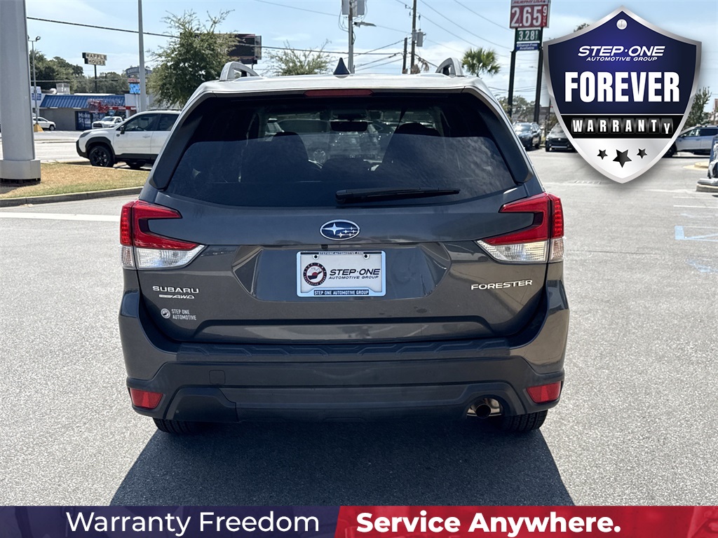 2020 Subaru Forester Premium photo 5