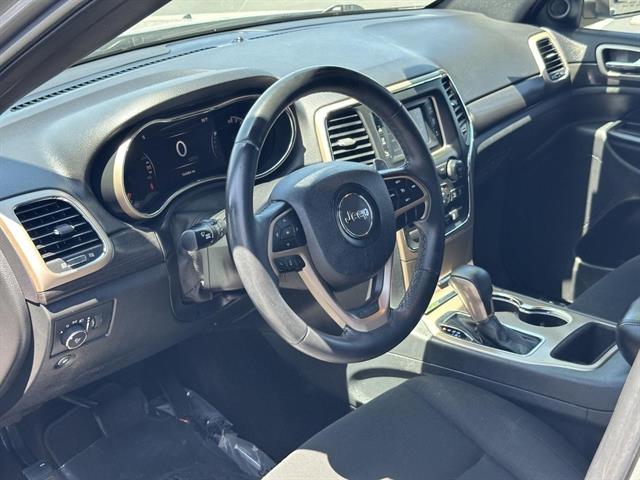 2017 Jeep Grand Cherokee Laredo photo 3