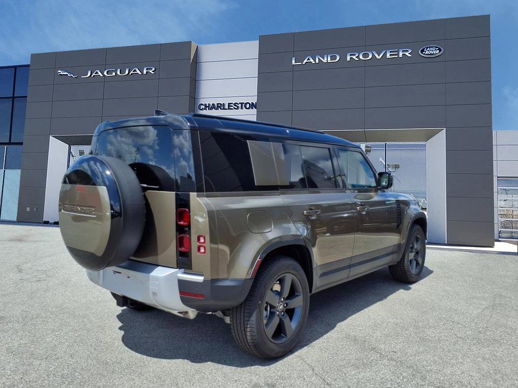 2025 Land Rover Defender 110 S photo 4