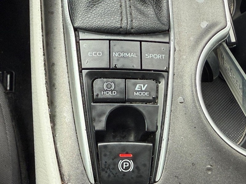 2023 Toyota Camry Hybrid LE photo 26