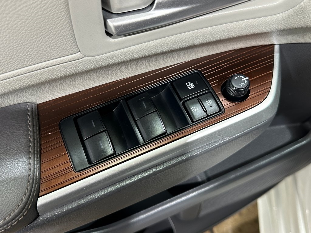 2024 Toyota Sienna XLE photo 14