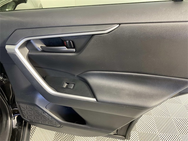 2021 Toyota RAV4 LE photo 23