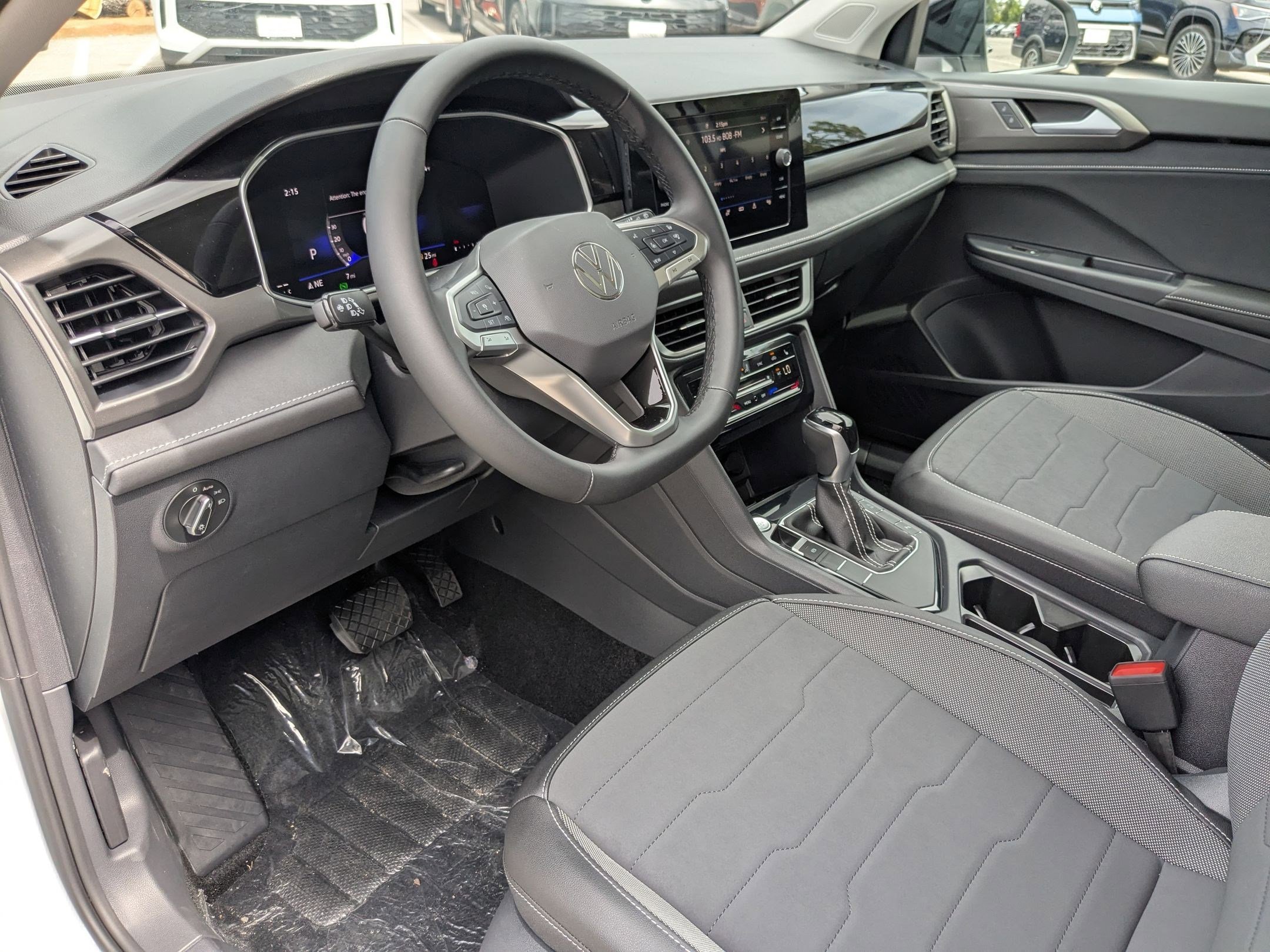 2025 Volkswagen Taos SE photo 2