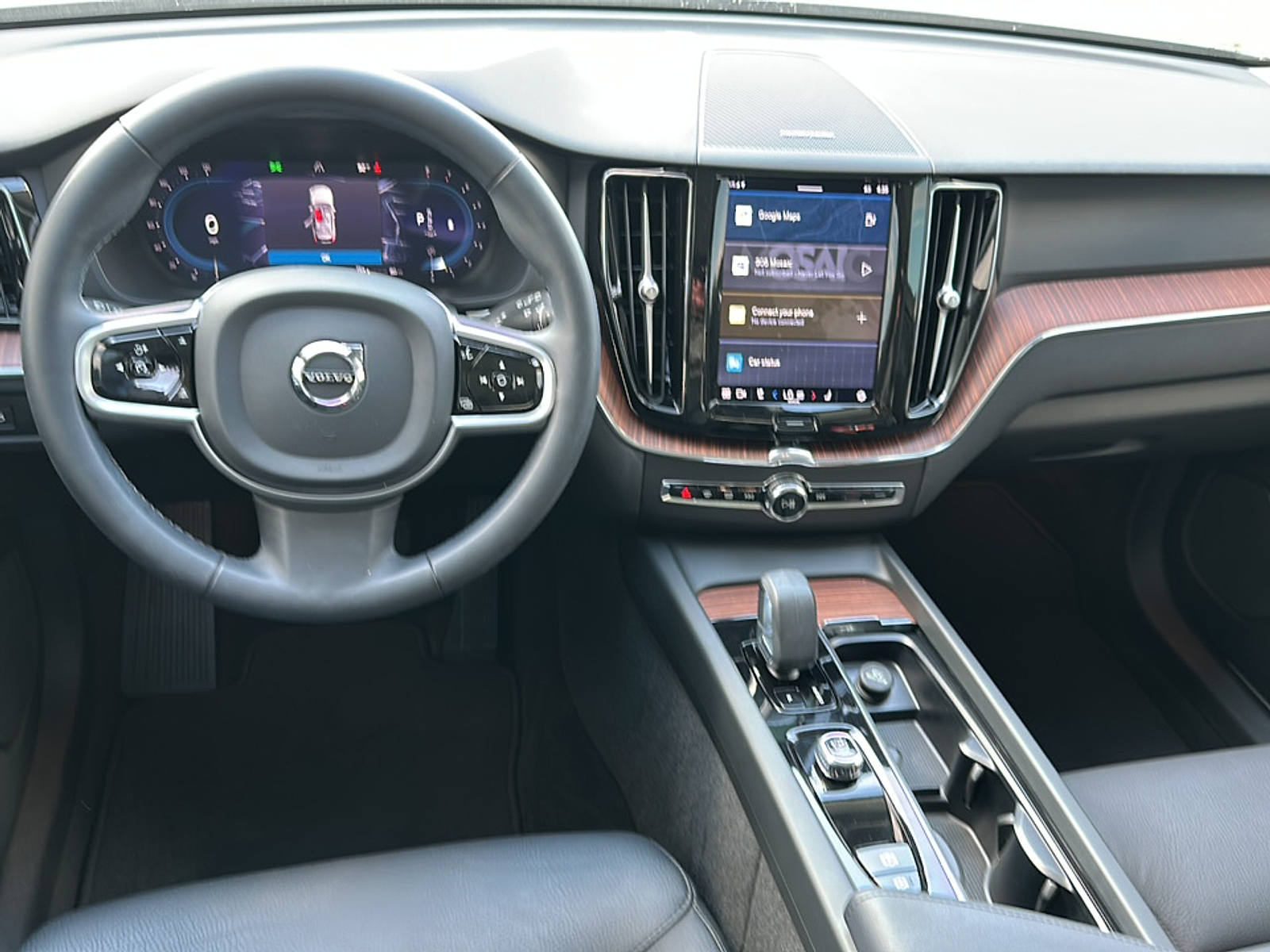 2023 Volvo XC60 B5 Plus photo 4