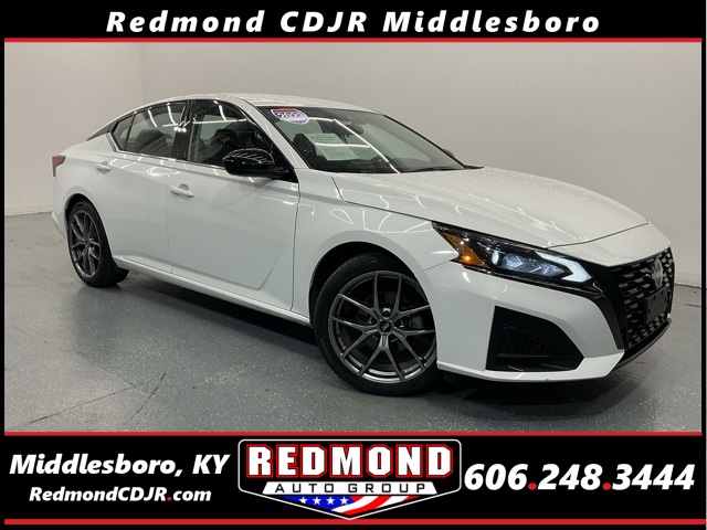 Used 2023 White Nissan 2.5 SR image 1
