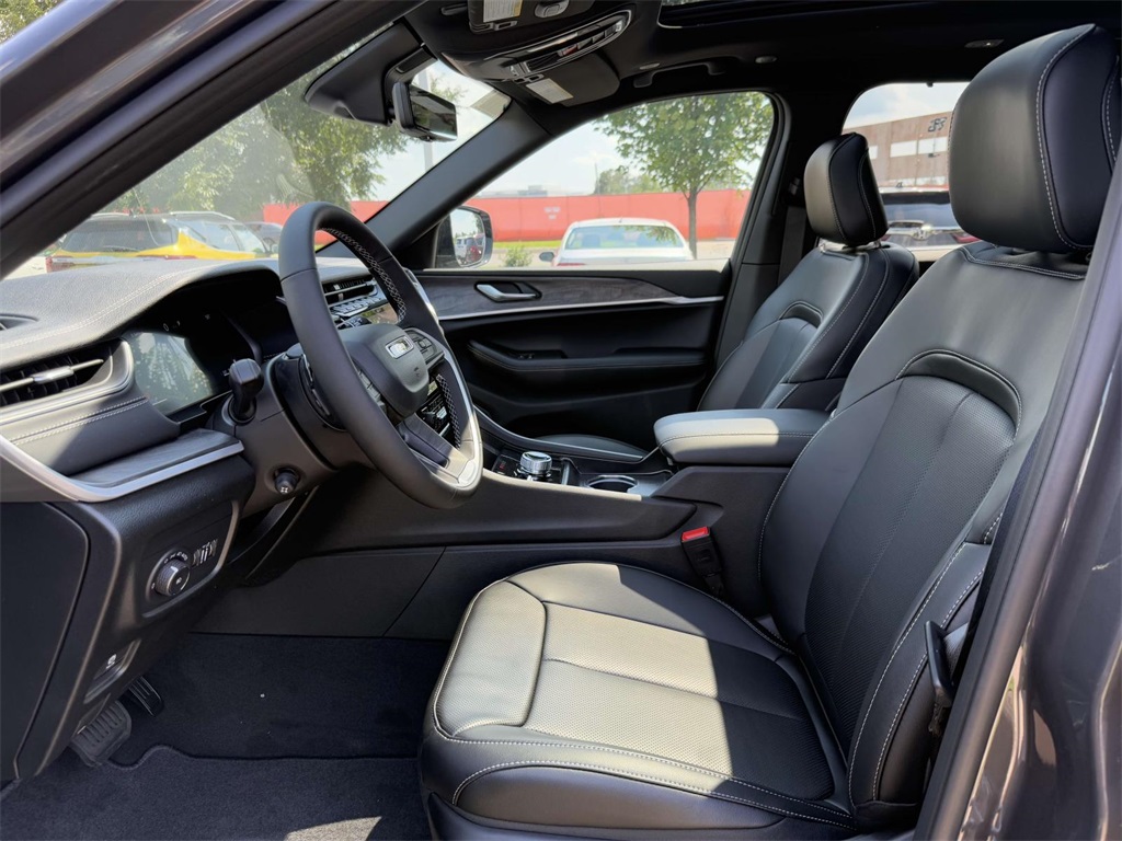 2025 Jeep Grand Cherokee Limited photo 13
