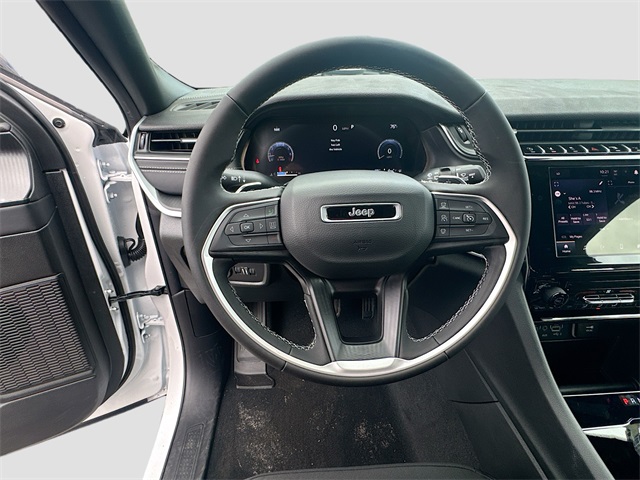2025 Jeep Grand Cherokee Laredo photo 10
