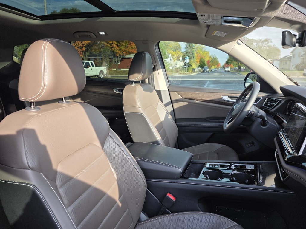 2024 Volkswagen Atlas SEL photo 3