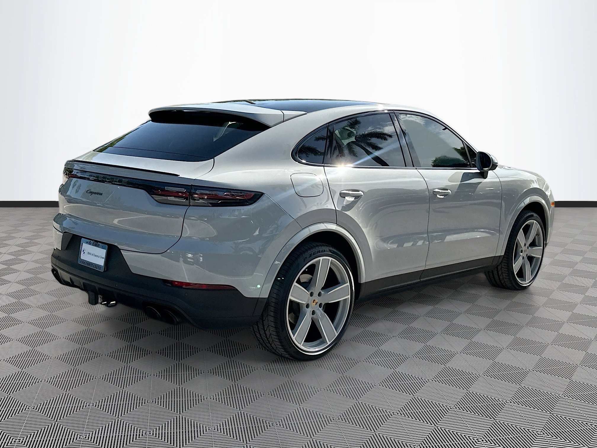 2022 Porsche Cayenne Platinum Edition photo 7